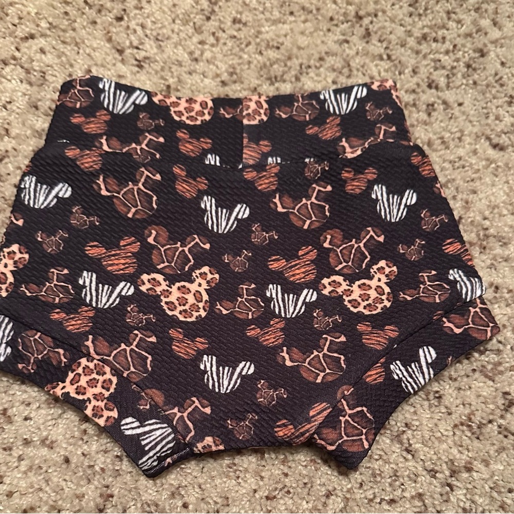 6-12 month bummies. Perfect for Disney!